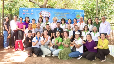 بیش از ۱۷۸ میلیون دونگ ویتنامی برای کمک به خانواده خانم نگو تی تونگ اهدا شد تا به موقع پیوند کلیه انجام دهند و فرزندشان را نجات دهند.