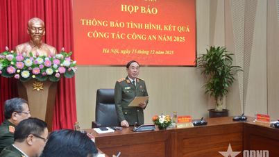 روی ساختن تیمی از افسران پلیس صادق و منضبط تمرکز کنید.