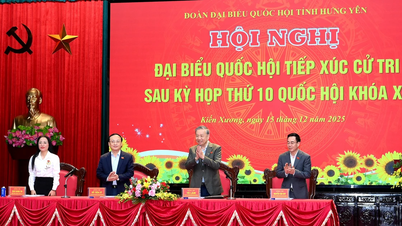 General Secretary To Lam meets with voters in Hung Yen province.
