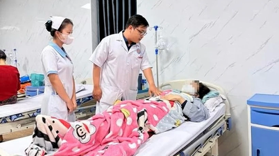 Después de comer pan de la panadería Hong Van, más de 100 personas en Quang Ngai fueron hospitalizadas con síntomas de fiebre alta.