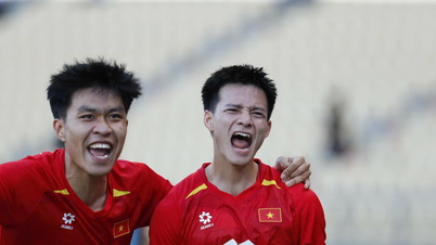 33. zápas SEA: Van Thuan a Thanh Nhan vstřelili góly za sebou, Vietnam U22 postupuje do finále.