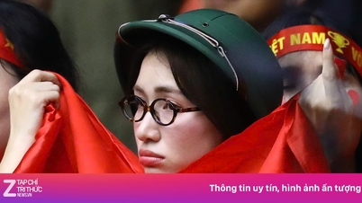 Hoa Minzy's sad moment when the Vietnamese volleyball team lost to Thailand.