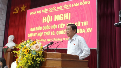 សមមិត្ត ផាន ឌីញត្រិច ជួបជាមួយអ្នកបោះឆ្នោតនៅឡឹមដុង។