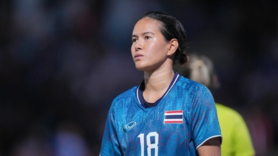 थाई महिला गोलकीपर: 'जब हम जीतते हैं, तो लोग पूछते हैं कि गोल किसने किए; जब हम हारते हैं, तो वे पूछते हैं कि गोलकीपर कौन है?'