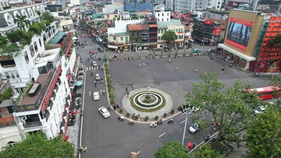 Hanoi sedang mengadakan sambutan Malam Tahun Baru untuk tahun 2026 di Dataran Dong Kinh Nghia Thuc.