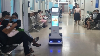 Pacjentów do gabinetu lekarskiego prowadzi robot.