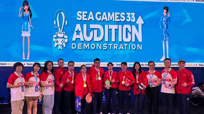 Vietnam Audition topluluğu, 33. Güneydoğu Asya Oyunları'nı kutlamak için sunucuyu kırmızıya boyadı.