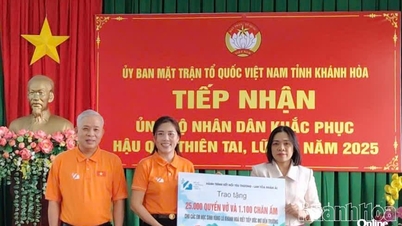 Ủy ban MTTQ Việt Nam tỉnh tiếp nhận kinh phí và hàng hóa hỗ trợ Nhân dân khắc phục thiệt hại do mưa lũ
