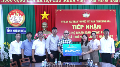 ធនាគារ VPBank សាខាញ៉ាត្រាង ផ្តល់ជំនួយចំនួន ៧០០ លានដុងដល់ខេត្ត ដើម្បីជួយកាត់បន្ថយការខូចខាតដែលបណ្តាលមកពីទឹកជំនន់។