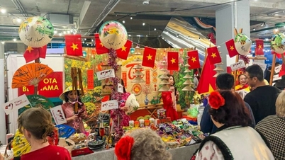 Vietnam deltar i Minsk internasjonale veldedighetsjulemesse 2025.