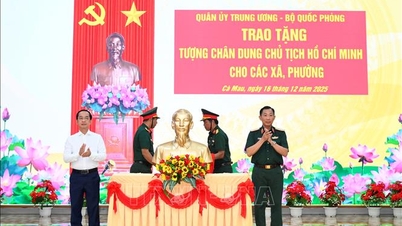 ពិធីប្រគល់អំណោយដ៏មានអត្ថន័យដល់ឃុំ និងសង្កាត់នានានៅខេត្តកាម៉ៅ។