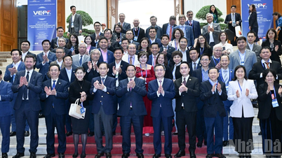 [Zdjęcie] Premier Pham Minh Chinh uczestniczy w Wietnamskim Forum Ekonomicznym 2025