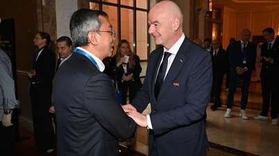 FIFA-presidenten gratulerer vietnamesiske fotballag med å ha nådd finalen i SEA Games 33.
