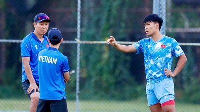 Trenér Kim Sang nečekaně povolal Ly Duca zvlášť; co je neobvyklého na vietnamském týmu do 23 let před finále?