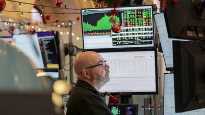 Americké akcie se před snížením úrokových sazeb zastavily, Nasdaq se trendu vzpřičil díky technologickým akciím.