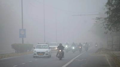 Gambar-gambar menunjukkan kabut tebal menyelimuti ibu kota India.