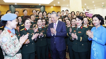 Phấn đấu mỗi cá nhân phụ nữ quân đội là một gương sáng