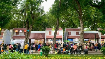 Bucurați-vă de sute de specialități faimoase din Hanoi în acest weekend.