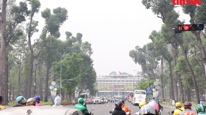 Thick, dense fog blanketed many central streets in Ho Chi Minh City.