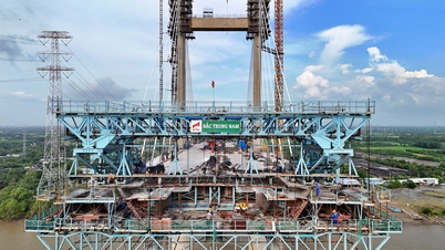 The final bottleneck on the Ben Luc - Long Thanh expressway accelerates towards completion.