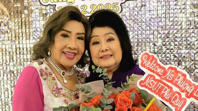 ศิลปินสาว ฟอง เลียน ถึงกับร้องไห้ในวันที่เธอกลับถึงบ้านเกิด
