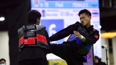 Despite foul play from his Thai opponent and biased refereeing, boxer Nguyen Tan Sang persevered and won the gold medal.