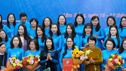 Perempuan di provinsi Lam Dong menunjukkan keberanian, kecerdasan, dan kepercayaan diri mereka saat memulai semester baru.