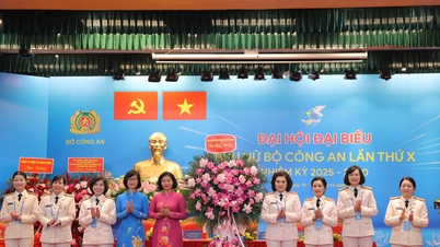Předsedkyně Vietnamské unie žen: Ženy ve veřejných bezpečnostních silách musí být v nové situaci průkopnicemi v dosahování „tří nejlepších cílů“.