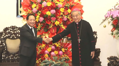 Szef Centralnego Departamentu Propagandy i Mobilizacji Masowej składa wizytę i składa życzenia świąteczne w Ho Chi Minh City.