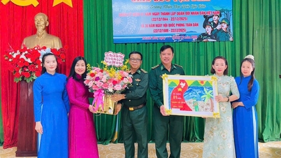 Van Luong Kindergarten organized a field trip for children to visit Van Hung Border Guard Post.
