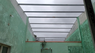 Tornadoes damaged 4 houses in Quang Phu ward.