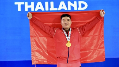 Tran Van Thang was zichtbaar geëmotioneerd na het winnen van de gouden medaille bij het gewichtheffen: hij had Thailand twee keer 'verslagen' en zelfs… de scheidsrechter.