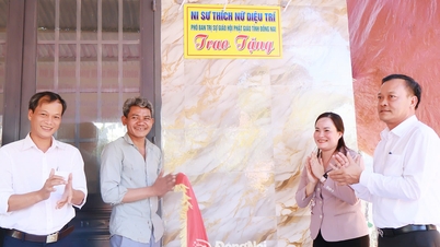 Jabatan Propaganda dan Mobilisasi Massa Jawatankuasa Parti Wilayah Dong Nai telah menyerahkan sebuah rumah solidariti.