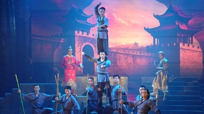 ការរួមបញ្ចូលគ្នារវាងសៀក និងល្ខោនអូប៉េរ៉ាប្រពៃណីវៀតណាម ក្នុងការសម្តែងពិសេសអំពីស្តេចត្រឹនញ៉ានតុង។