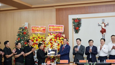 国会副議長のトラン・クアン・フオン中将がカントーでクリスマスの挨拶を述べた。