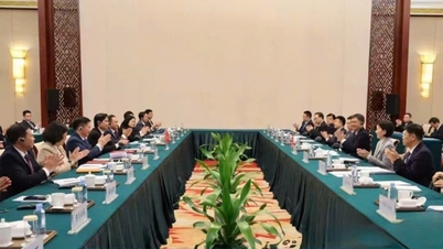 Tajemník provinčního výboru strany Lang Son navštěvuje a pracuje v autonomní oblasti Guangxi Zhuang (Čína).