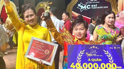 Une élève de CM1 de Hai Phong brille lors du concours national junior de présentation de personnages.
