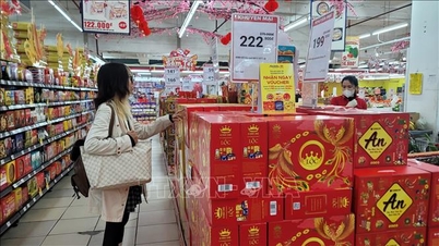 Hanoi'deki işletmeler, Ay Yeni Yılı için mal stoklarını artırıyor.