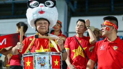 Fanii parcurg distanțe lungi pentru a încuraja echipa feminină vietnameză, care țintește medalia de aur la cea de-a 33-a ediție a Jocurilor SEA.