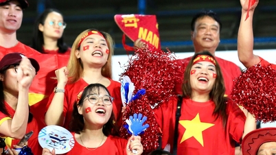 Copleșiți de emoție, fanii vietnamezi speră că echipa feminină va câștiga campionatul pe bună dreptate.