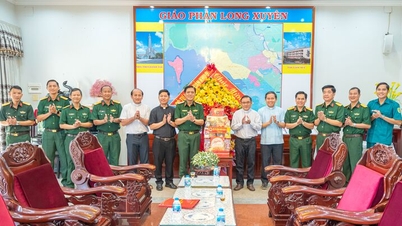 យោធភូមិភាគទី៩ សូមអបអរសាទរដល់ភូមិភាគឡុងស្វៀន ក្នុងឱកាសបុណ្យណូអែល។