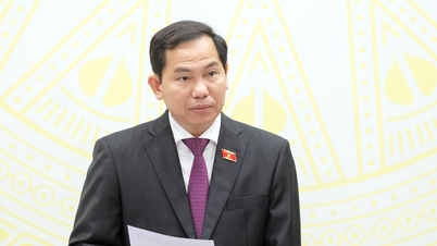 Secretarul general al Adunării Naționale, șeful Biroului Adunării Naționale, Le Quang Manh - șeful Comitetului de organizare al celei de-a 4-a ediții a Premiului Dien Hong: Elevarea jurnalismului parlamentar în „fluxul” Adunării Naționale.