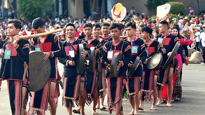 សិប្បករជាង ៨០០ នាក់បានចូលរួមក្នុងពិធីបុណ្យវប្បធម៌គងឃ្មោះខេត្តដាក់ឡាក់។