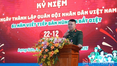 ນັກຮຽນເກືອບ 900 ຄົນໄດ້ຮັບຂໍ້ມູນກ່ຽວກັບປະເພນີຂອງກອງທັບປະຊາຊົນຫວຽດນາມ.