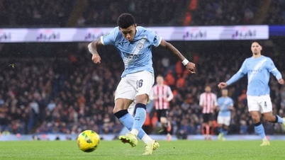 Man City porazil Brentford a postoupil do semifinále anglického Ligového poháru.