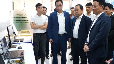 Minister Nguyen Manh Hung: To enter the global market, we must first master our strategic products.