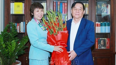 ទីភ្នាក់ងារសារព័ត៌មានវៀតណាម សូមអបអរសាទរដល់នាយឧត្តមសេនីយ៍ ង្វៀន ត្រុង ងៀ ប្រធាននាយកដ្ឋាននយោបាយទូទៅនៃកងទ័ពប្រជាជនវៀតណាម។