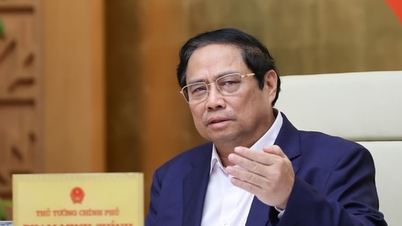 El primer ministro Pham Minh Chinh preside el Comité Directivo sobre gestión y administración macroeconómica.