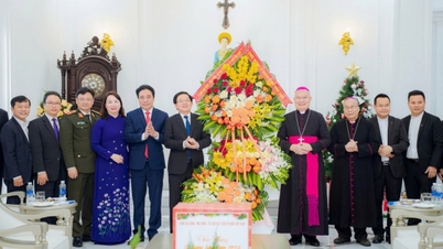 Başbakan Yardımcısı Ho Quoc Dung, Hue'deki Katolik yurttaşlarına Noel tebriklerini iletti.
