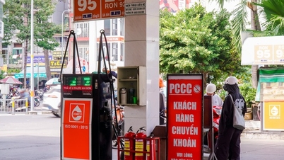 Mnoho čerpacích stanic v Ho Či Minově Městě současně přijímá bankovní převody.